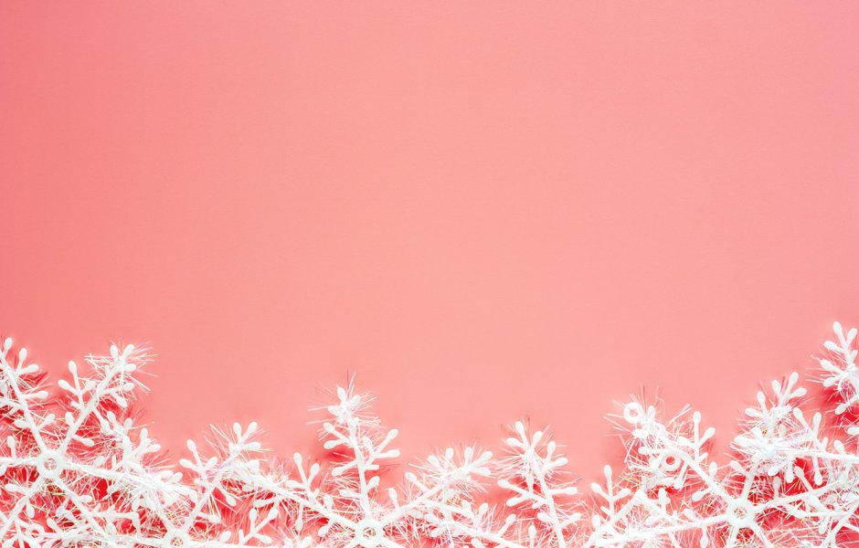 Розовый фон нежный со снежинками