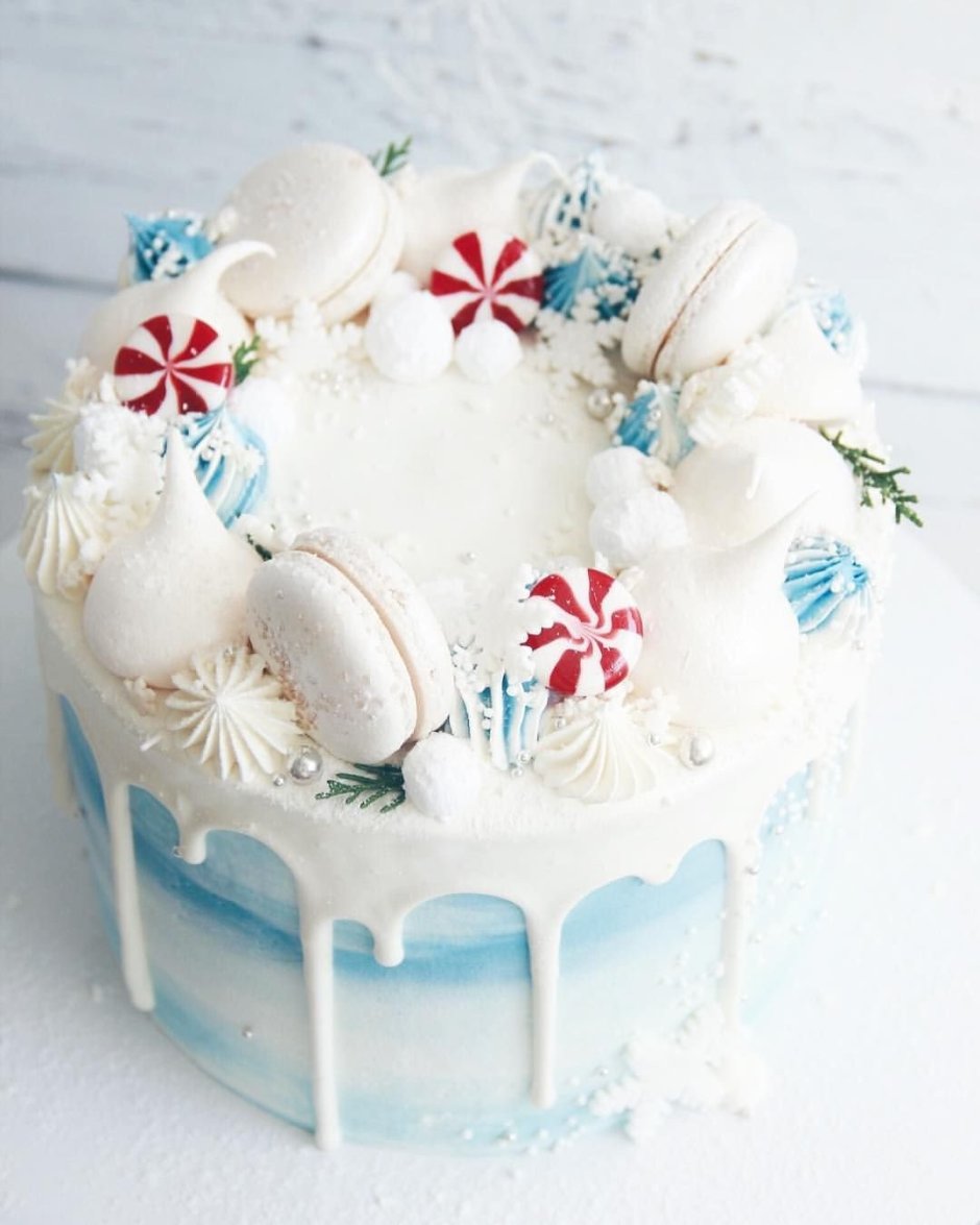 Торт новогодний кремовый бело голубой