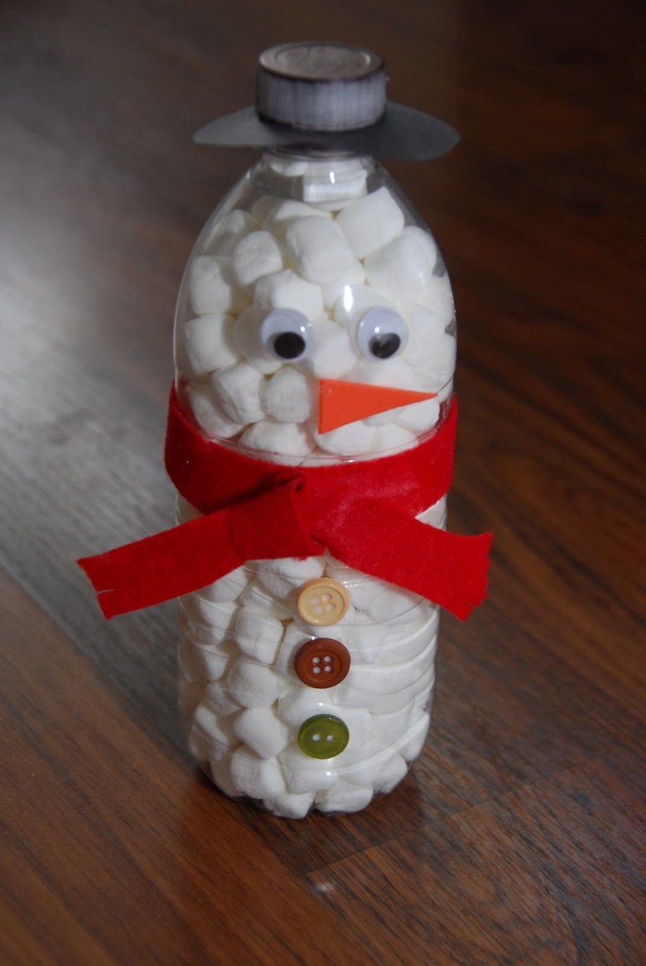 Снеговик из пластиковых бутылок