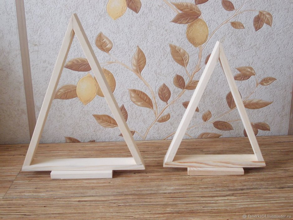 Елка деревянная треугольная