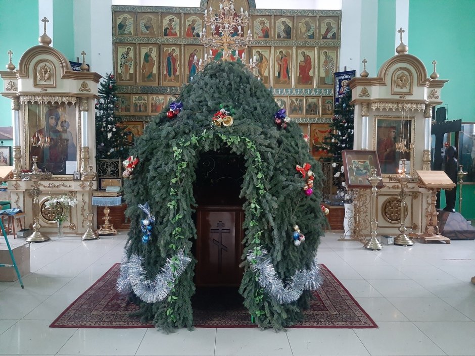Рождество Христово украшение храма на улице