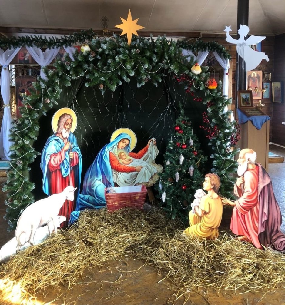 Декорации на Рождество в церкви