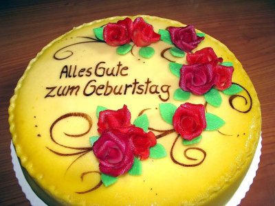 Торт с надписью alles gute zum Geburtstag