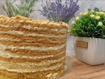 Торт с медовыми коржами и кремом