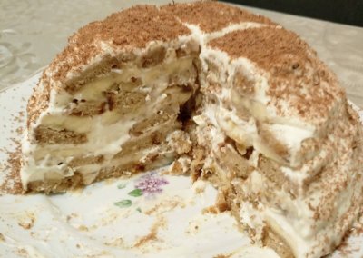 Торт без выпечки с бананом и сметаной
