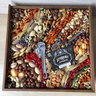 Подарочные коробки с орехами и сухофруктами
