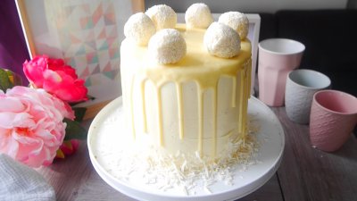 Торт с кремом чиз и кокосовой стружкой