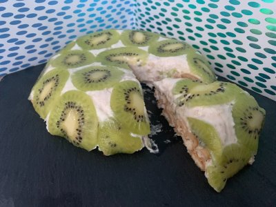 Торт без выпечки из печенья рыбки с бананом и киви