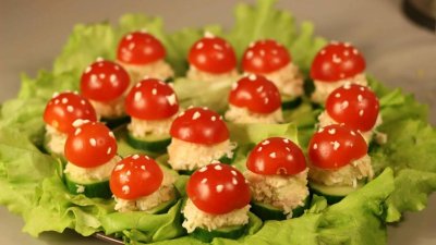 Канапе с перепелиными яйцами и помидорами черри
