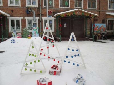 Новогоднее украшение территории детского сада