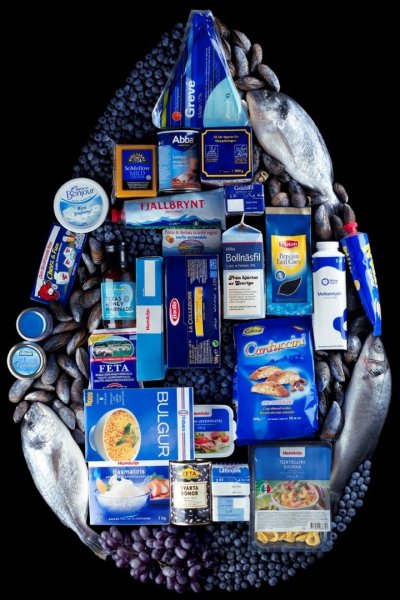 Продукты в голубой упаковке