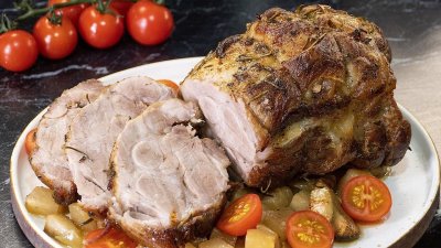 Праздничное блюдо из свиной шеи