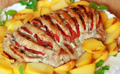 Свинина гармошка запеченная в духовке с помидорами и сыром