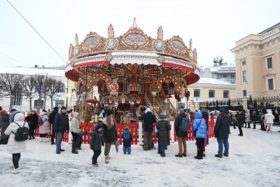 Манежная площадь ярмарка СПБ каток