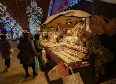 Новогодняя ярмарка на Конюшенной площади