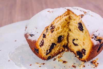 Пасхальный кулич с изюмом