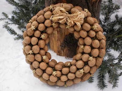 Украшения из орехов