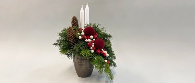 Новогодняя композиция на стол со свечами