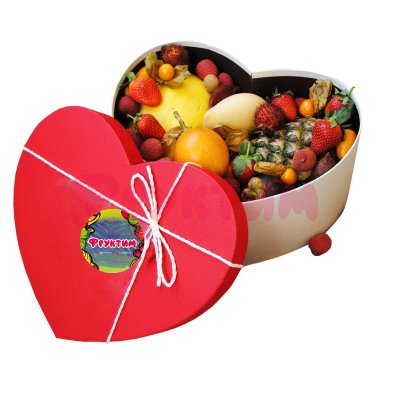Коробка с экзотическими фруктами