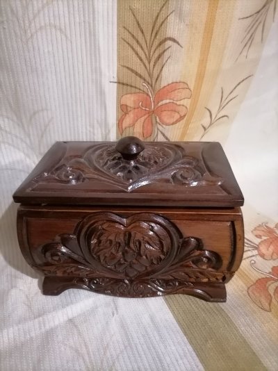 Антикварная шкатулка из дерева