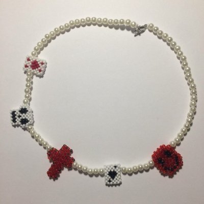 Браслет из бисера с черепами