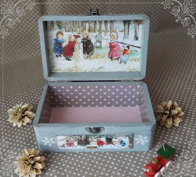Шкатулка с новогодними игрушками