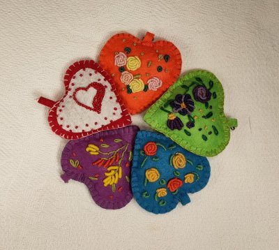 Сердечки из фетра