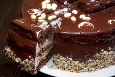 Торт мишка на севере с безе и орехами