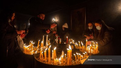 Свечи в армянской церкви
