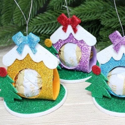 Новогодняя игрушка с сюрпризом домик из фоамирана