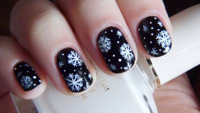 Новогодние маникюры на короткие ногти