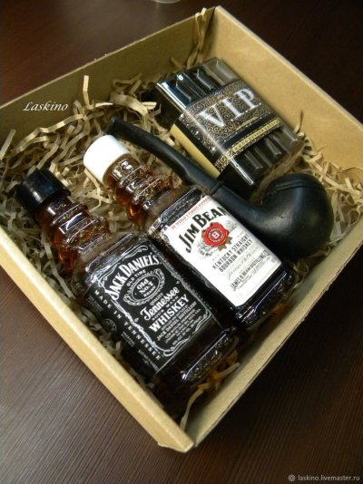 Коробка для мужчины с подарками