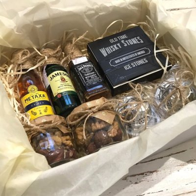 Коробка для мужчины с подарками